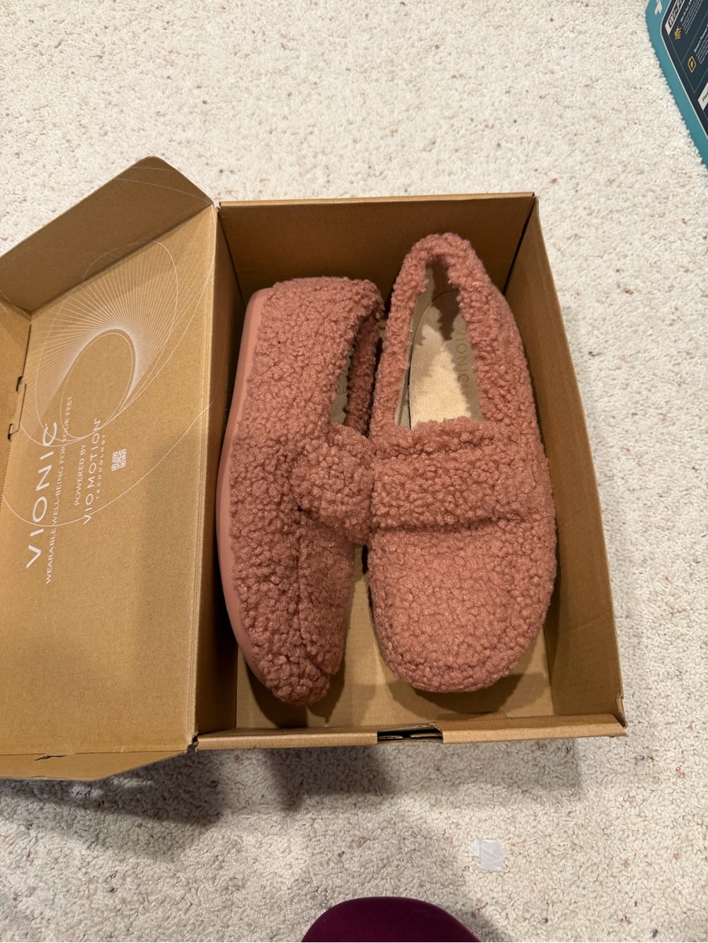 Vionic Snuggle Slippers Size 9W